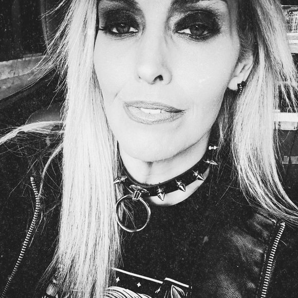 Meet your Posher, Debra - Picture 4 of 5